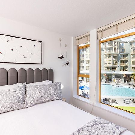 Cascade Lodge Premium Suite, With Pool & Hot Tub Вістлер Екстер'єр фото